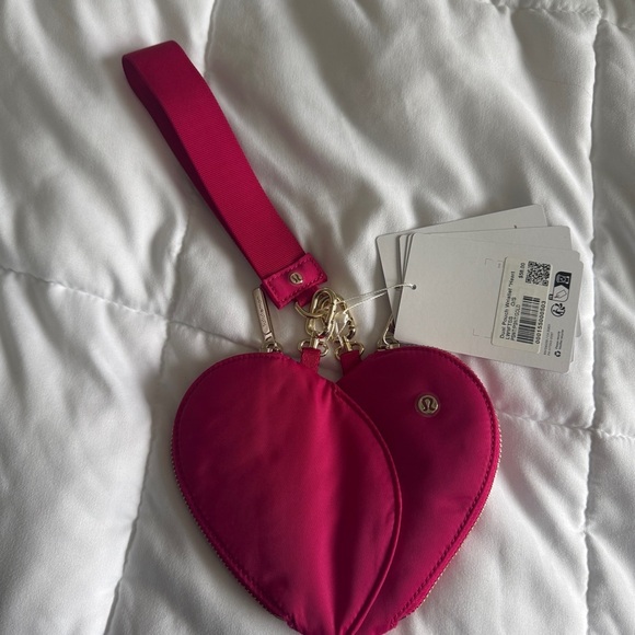 Dual Pouch Wristlet Heart - Passionate Gold - Picture 4 of 4